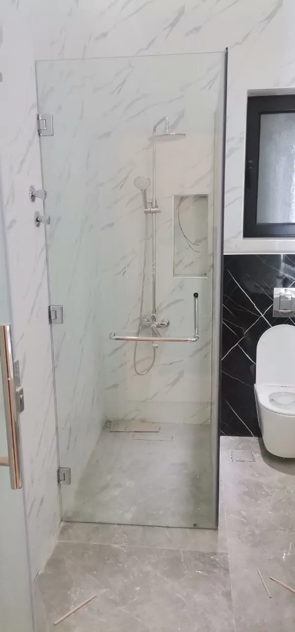 شورات وأبواب زجاج